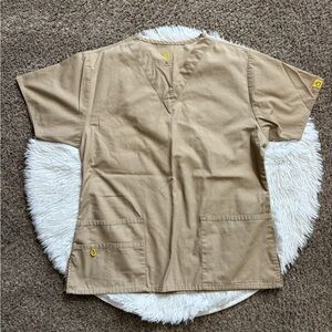 Spread Good Cheer! Scrub Top Tan V-neck Medical Nurse Pockets Womens Size Medium